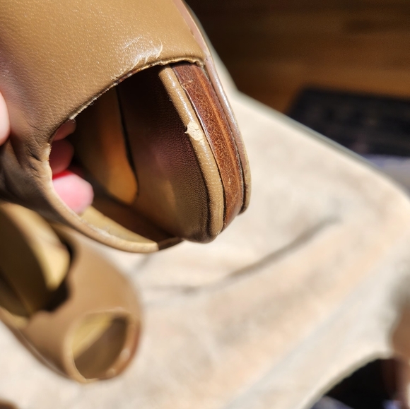 Great Neutral! Open-toed heel - Picture 6 of 9